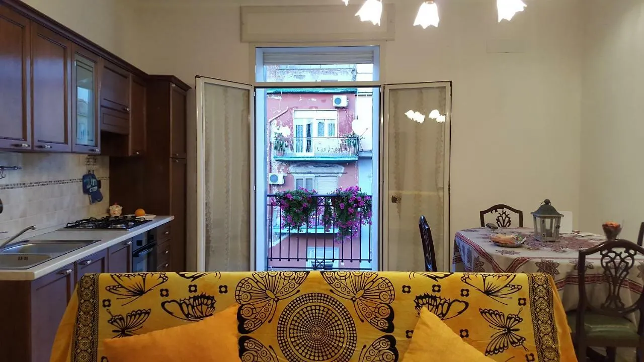 Una Casetta Al Centro Di Napoli